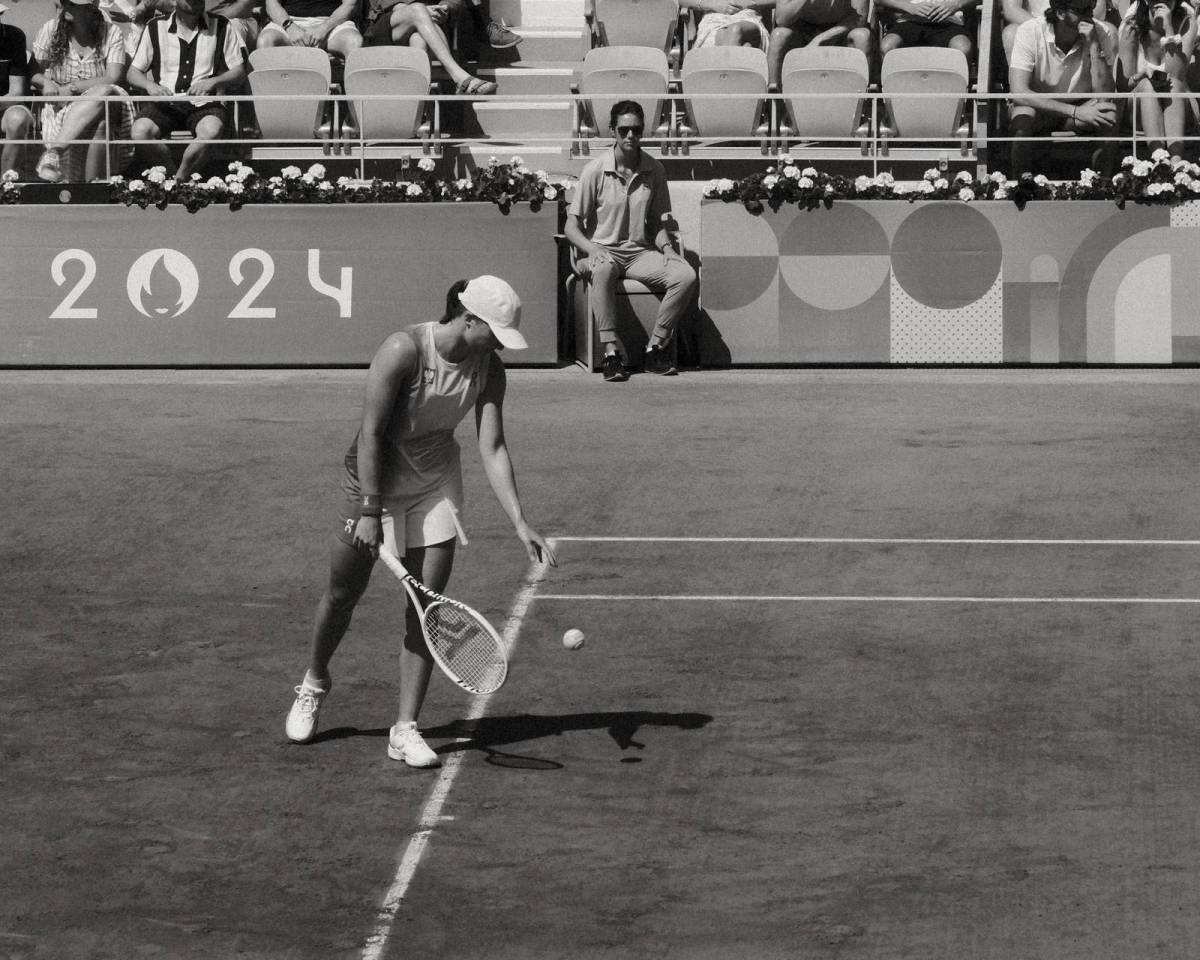 Olympic Acros, Versatile Black &&nbsp;White